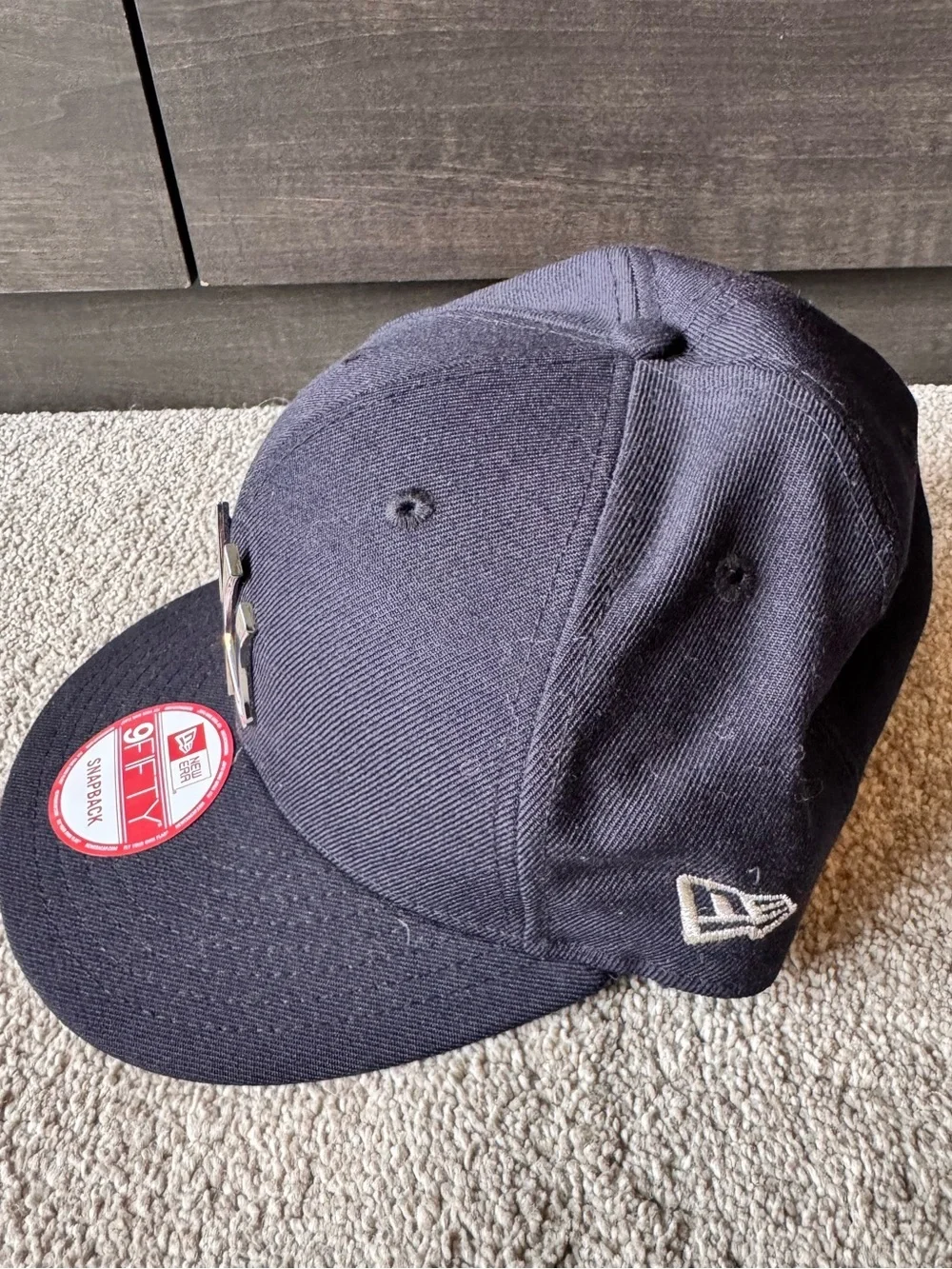 NWT Mens New York Yankees New Era MLB 39Thirty Metal Logo Hat SnapBack NEW - Picture 2 of 7